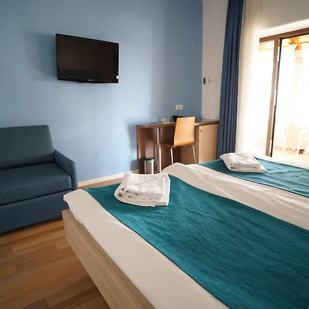 Vista Hotel 3*