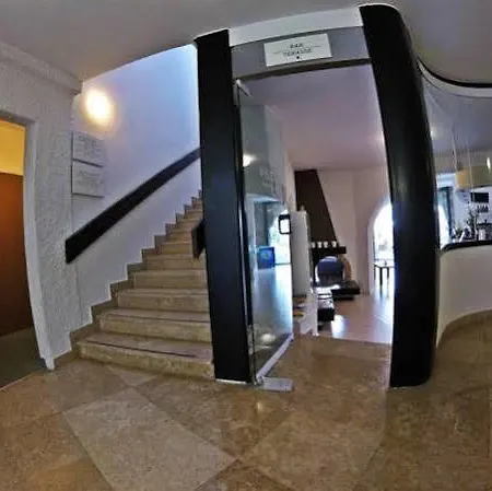 Vista Hotel 3*