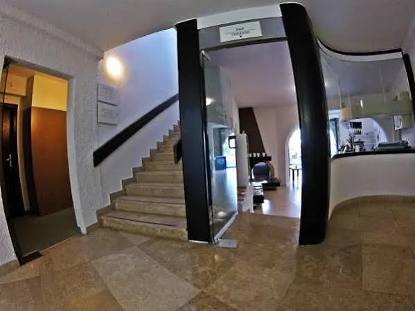 Vista Hotel 3*