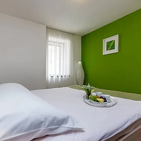 Vista Hotel 3*